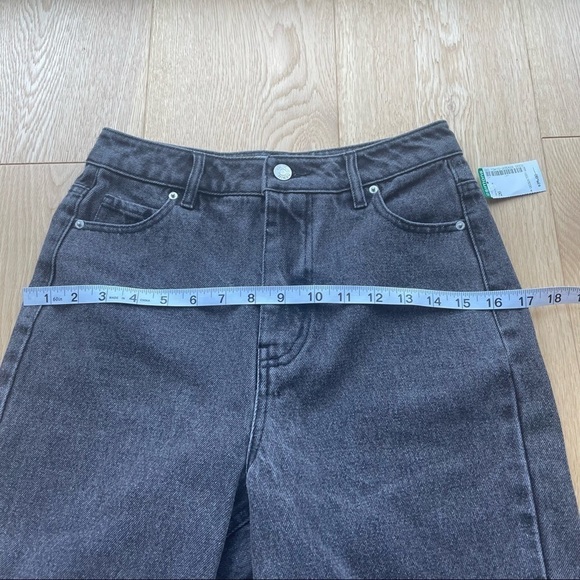 NWT TWIK HIGH WAISTED MOM 90's JEANS SHORTS - 26 - Picture 10 of 14